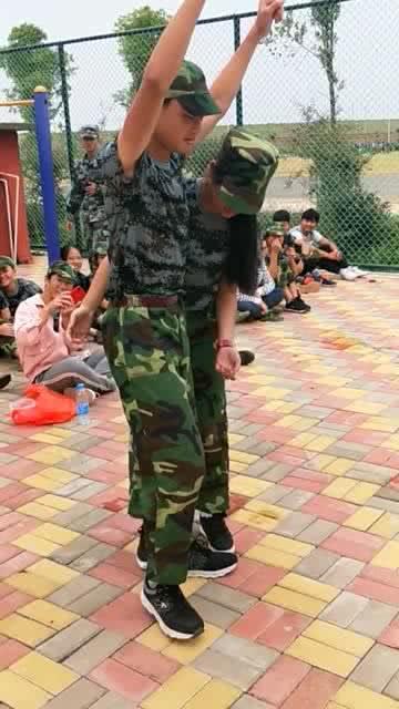 教官恋吃瓜,一场吃瓜群众的狂欢盛宴