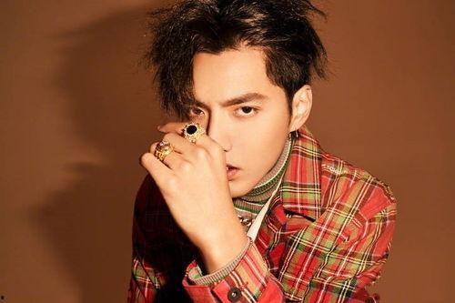 吴亦凡事件有谁吃瓜,娱乐圈风云再起，吃瓜群众热议不断