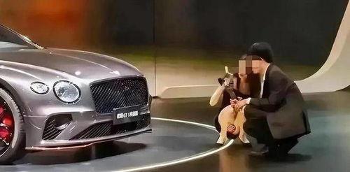 宾利销售下蹲吃瓜,下蹲吃瓜，体验奢华与接地气的完美融合