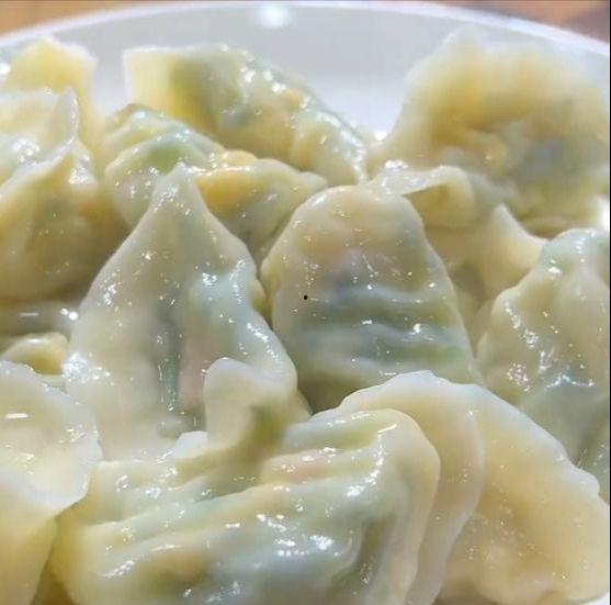 吃小瓜鸡蛋饺子,家常美味，暖胃又暖心