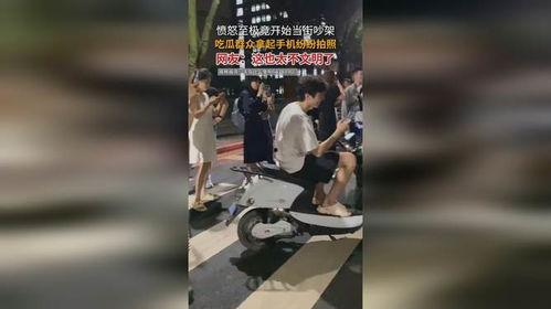 吃瓜群众怎么拍照,轻松捕捉趣味瞬间