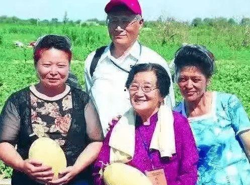 婆婆吃瓜的视频,趣味横生，笑料百出